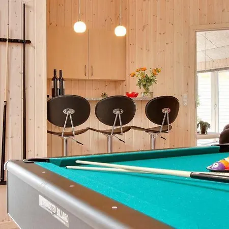 Дом отдыха Sleeps 22 Pool Wifi Vestermark